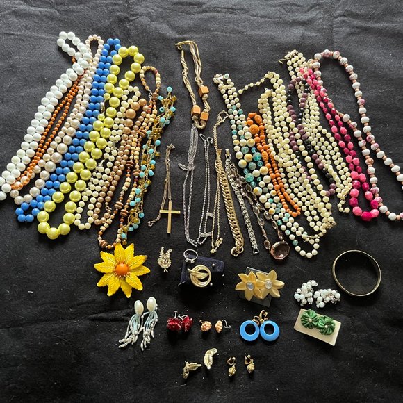 Vintage 51 Piece Bag of Jewelry “Bag A” - Picture 2 of 7